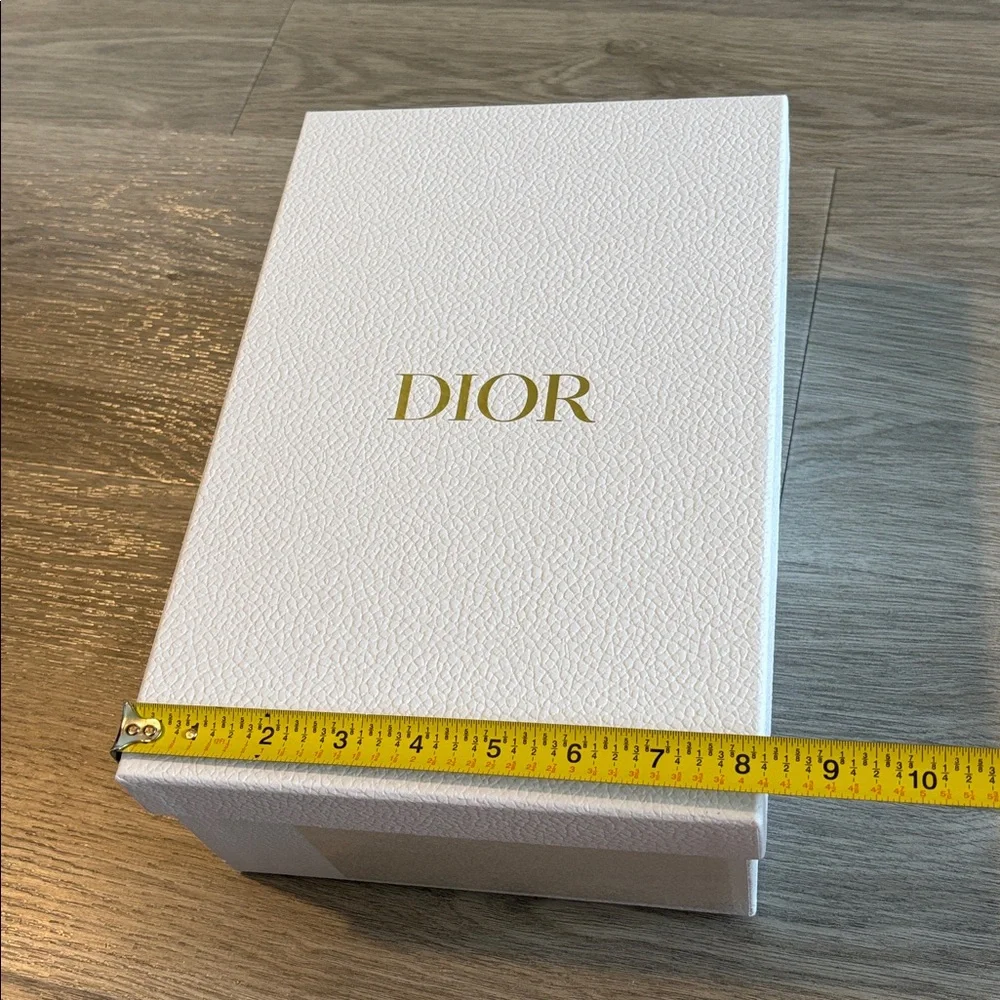 White Dior Shoe Box, 2 Dust Pouches, Ribbon, receipt sleeve and care card set - Picture 5 of 13